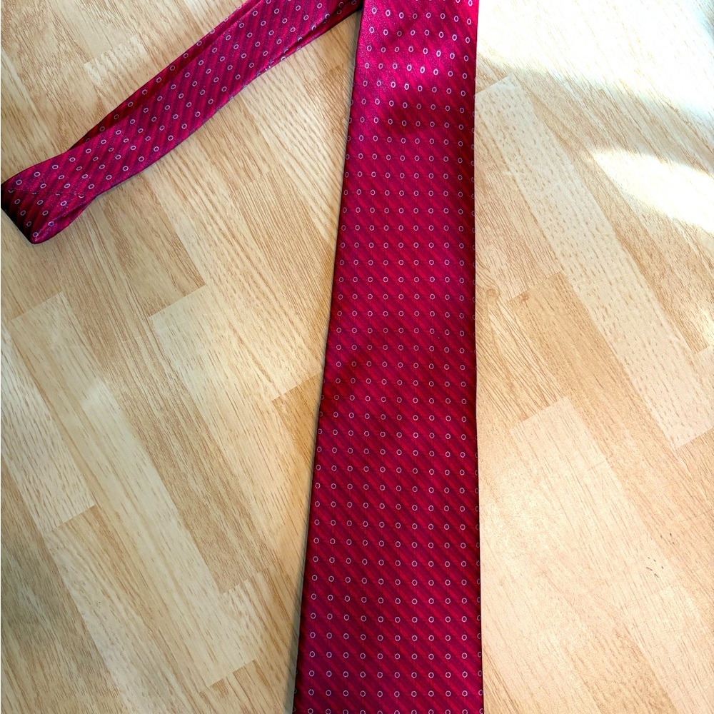 Elegant Red Patterned Men's Tie